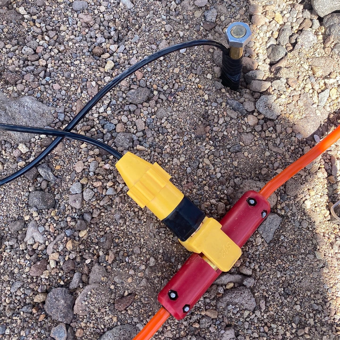 Conexión de electrodos para tomografía de resistividad eléctrica en terreno